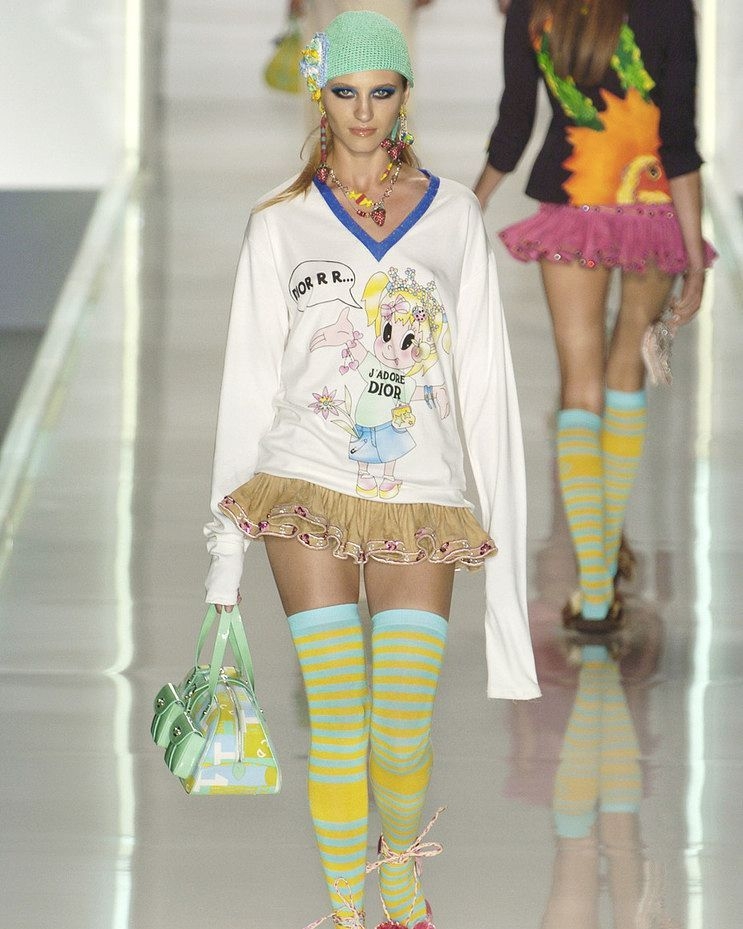 在過去她也曾過多個時尚品牌走秀。