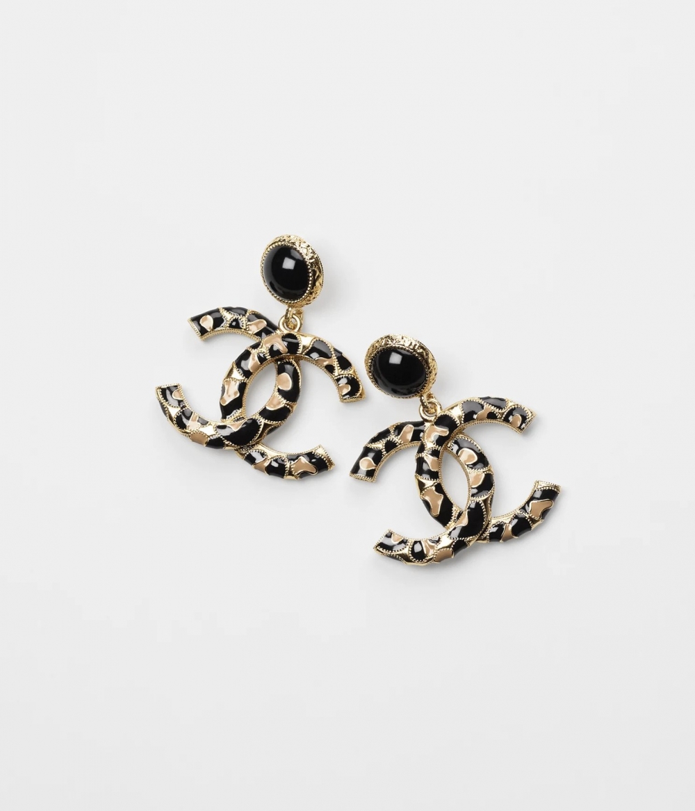 CHANEL EarringsC標誌總是迷人耐看。