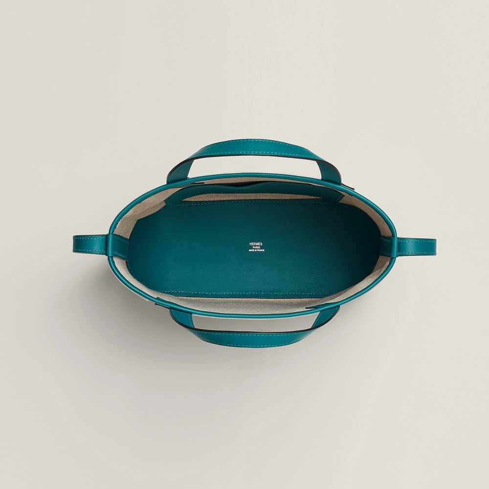 比起40的輪廓較小，多了方便攜帶的功能性。