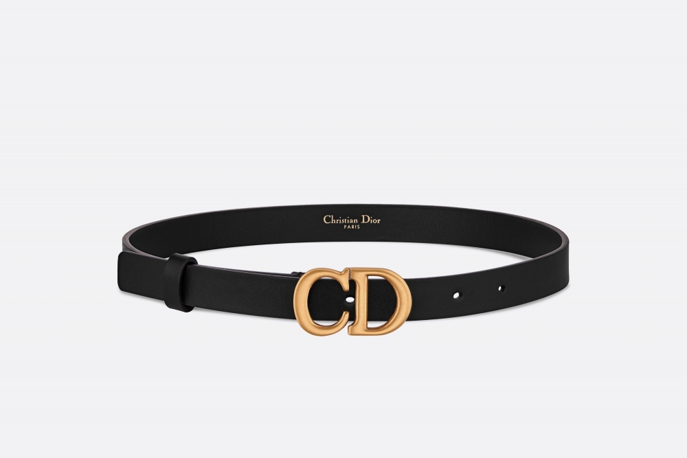 Dior Saddle Belt光滑的小牛皮賦予優雅現代。