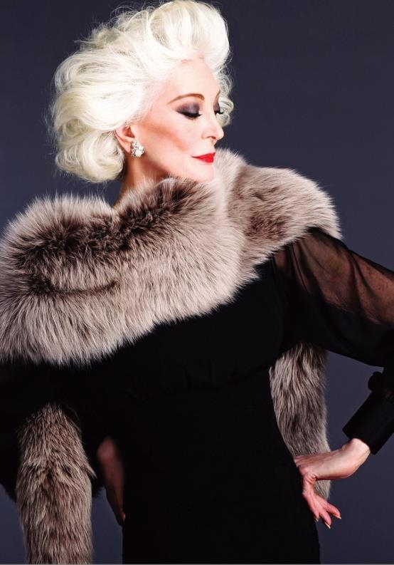 優雅的90歲超模Carmen Dell'Orefice展現Ageless Style。
