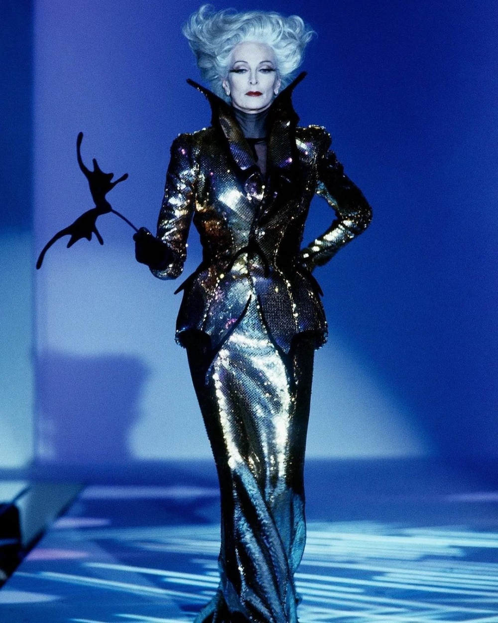 在伸展台上，她宛如女王ㄧ般的氣場讓人印象深刻。