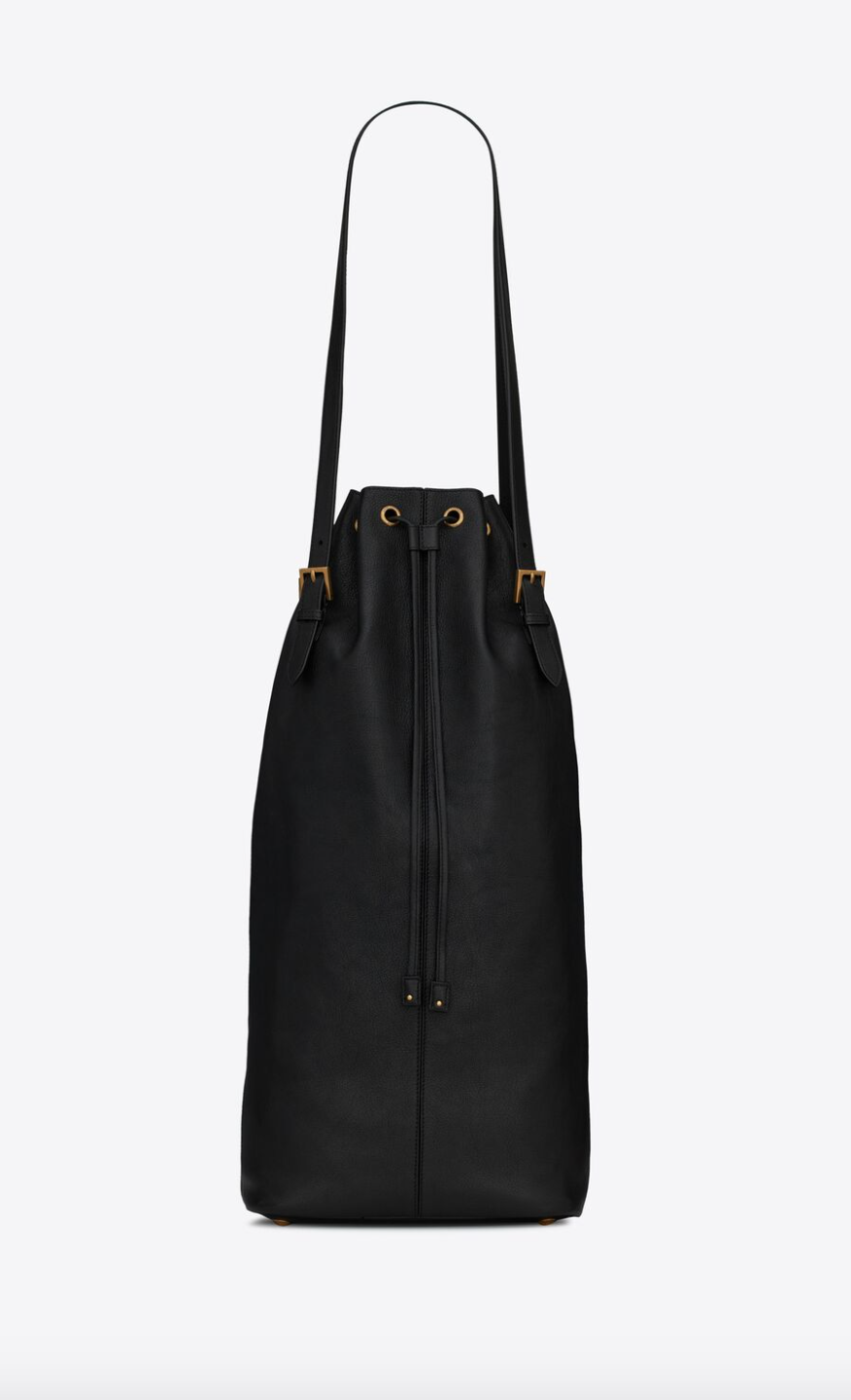 這一款有著大容量的水桶包，也藏在這次的Spring22之中。