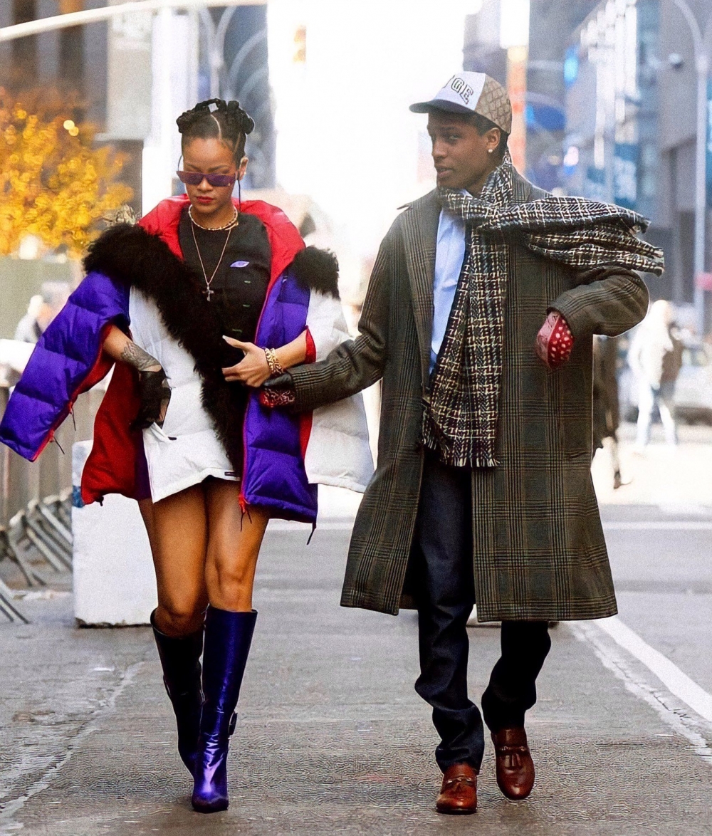 兩人的一舉一動都成為大家關注的焦點。