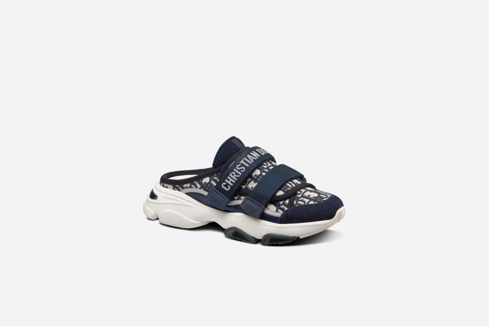 在優雅的Dior之中,也能找到優雅又休閒的D-Wander Sneaker。