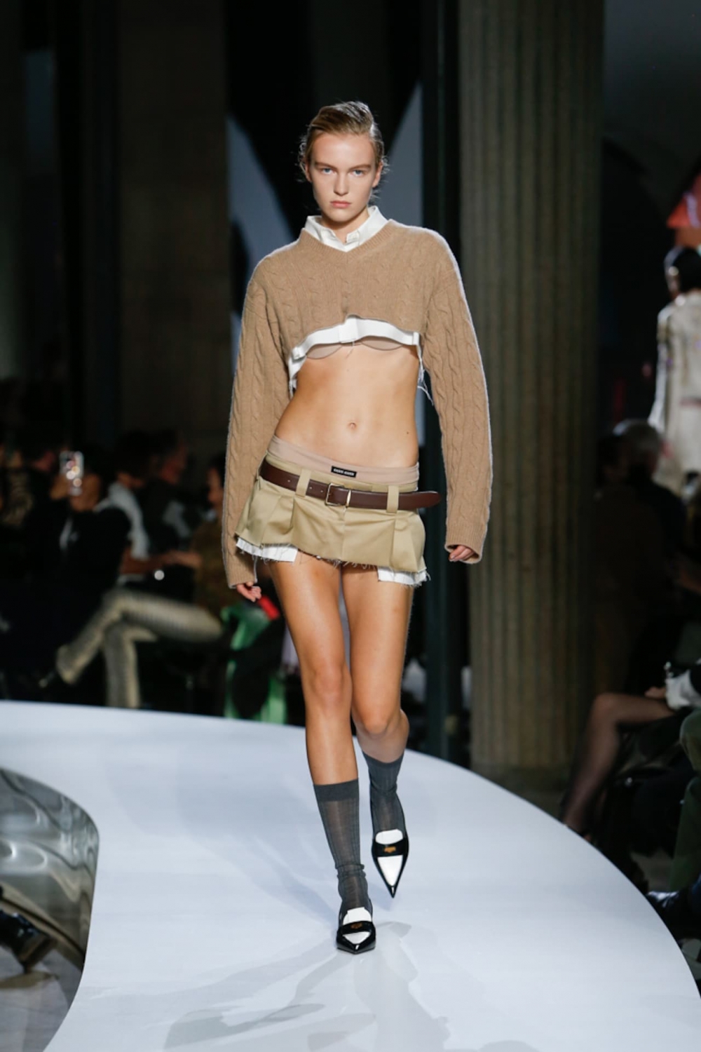 仔細回顧一次MiuMiu Spring Summer 2022時裝秀。