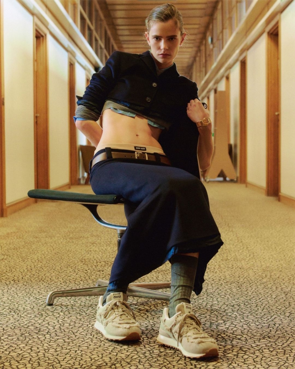 揮別以往的Miu Miu風格，含蓄性感的氛圍緊緊抓住眾人。