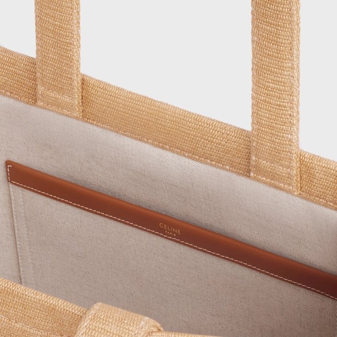 內袋上也印有著金色的CELINE字樣更加有質感。