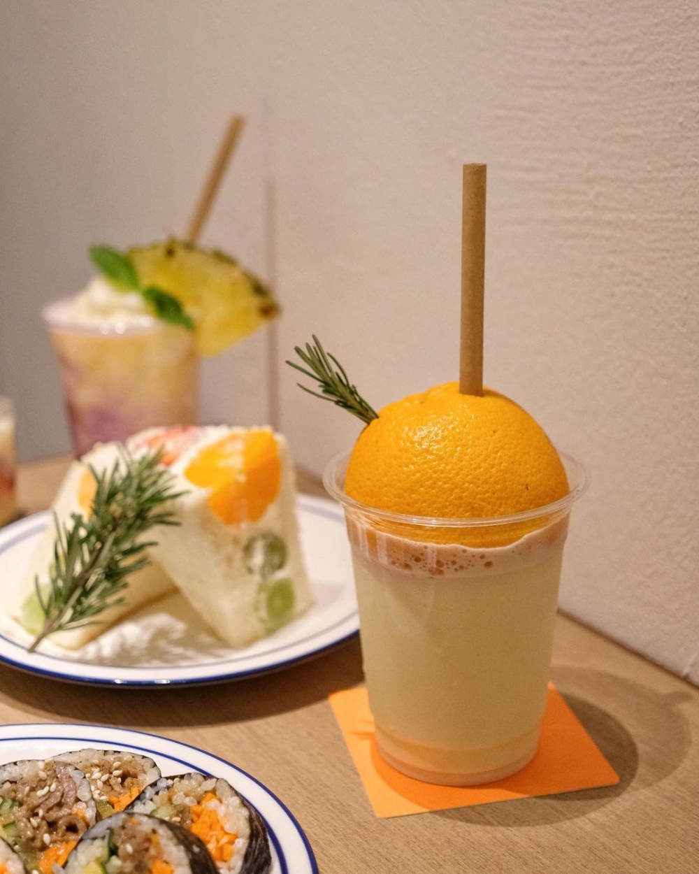 整顆柑橘的柑橘乳酪飲品,酸酸甜甜很暢快。