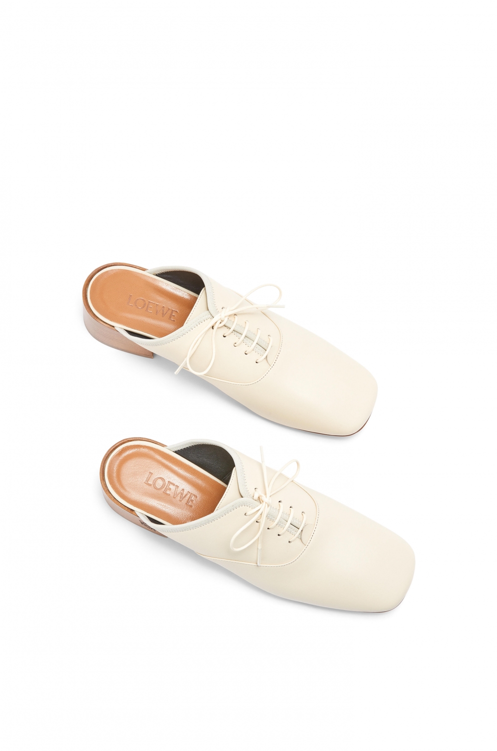 這一款Slip on Soft Derby in Lambskin,有了多一點的高度也是另一個選擇。