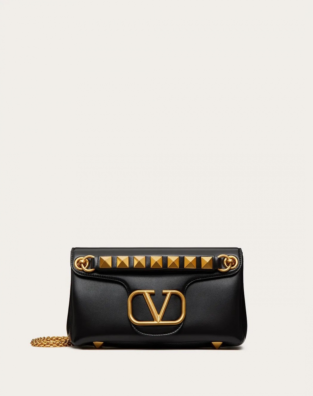 熱門的Valentino Stud Sign Nappa Shoulder Bag,也出現在劇中。