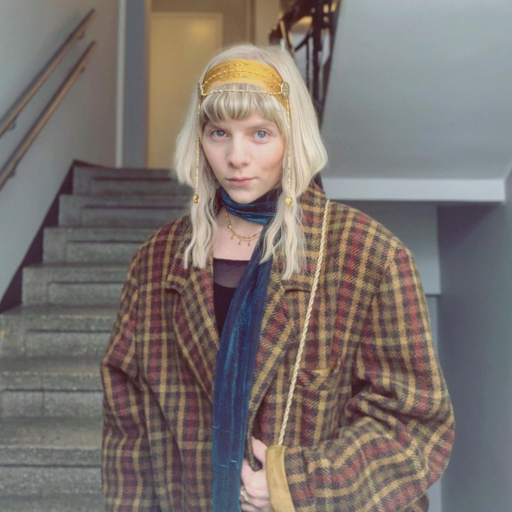 從《All My Demons Greeting Me As A Friend》的專輯後,逐漸獲得名氣。