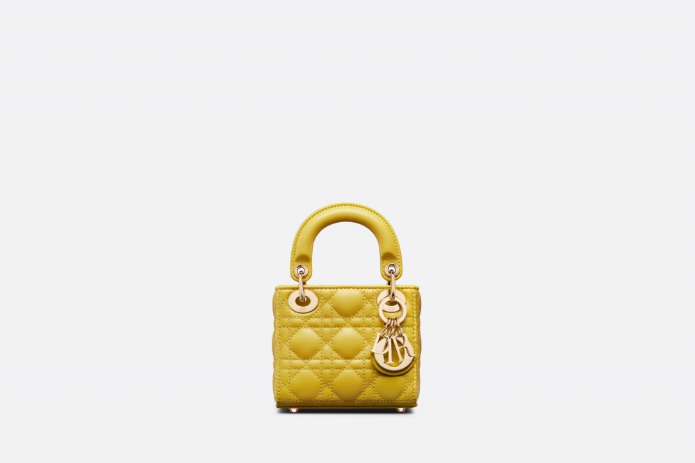 Micro Lady Dior Bag全新亮相的芥末黃。