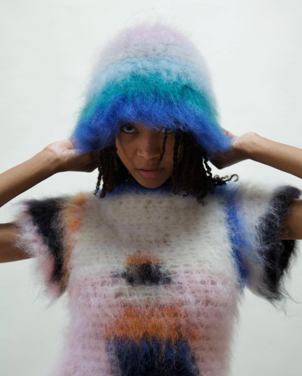 Cherry和Home持續有意識地建立Nong Rak氛圍。