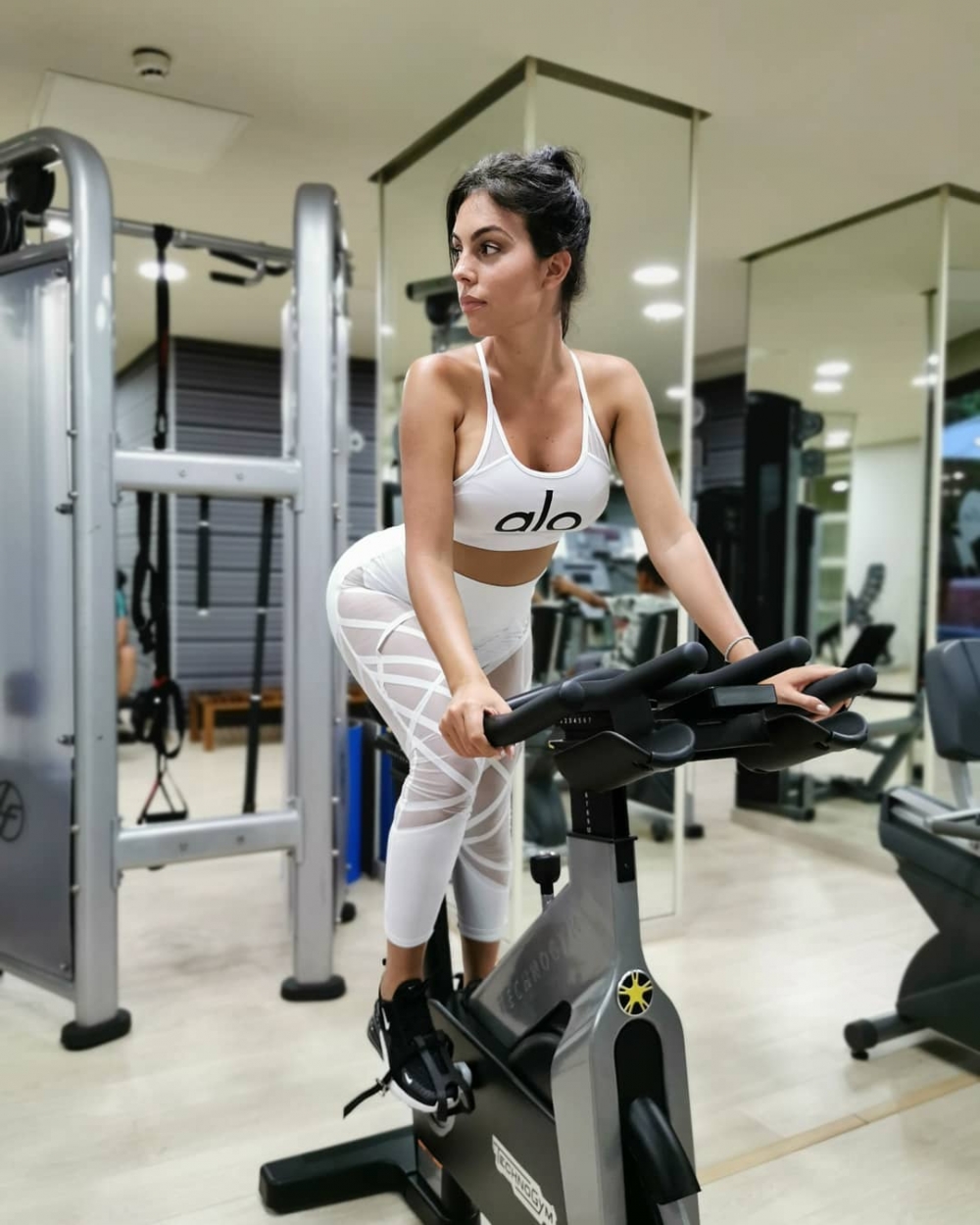 有氧飛輪運動在香港不少地方都有專設的Studio,有興趣的朋友不妨上網查看相關資料。