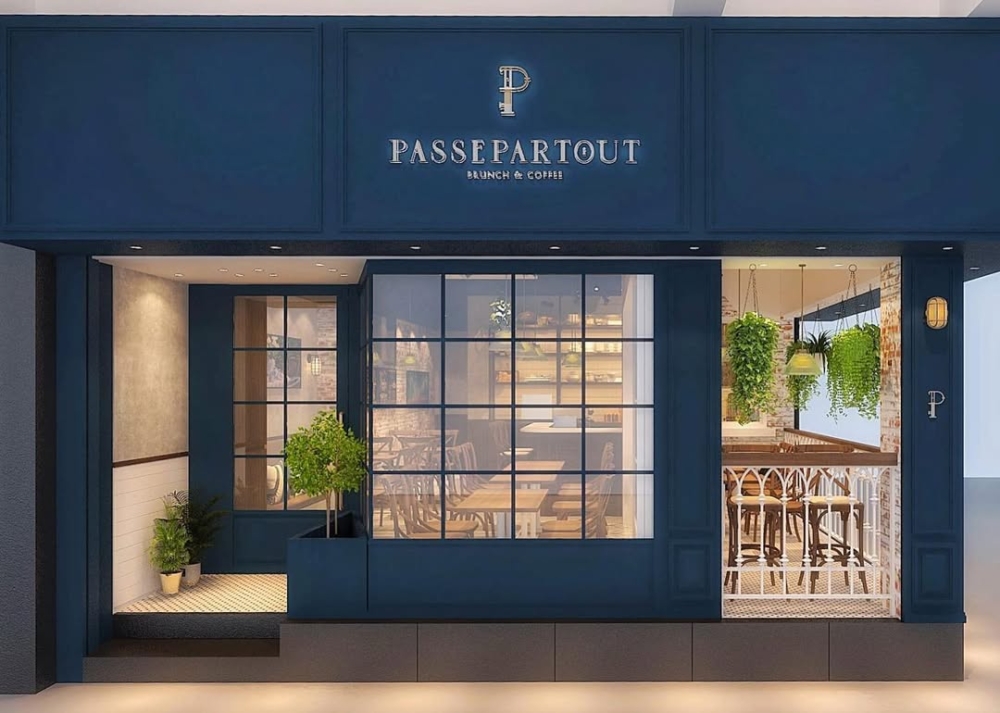 望去，寧靜古典的深藍色構成主色調，形塑象徵高貴、優雅的外國情調，令人彷彿置身異國空間。