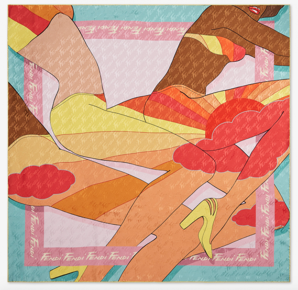 入手一款鮮艷色彩的迷人絲巾。