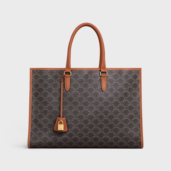 或許這一款手袋能成為你的上班夥伴。