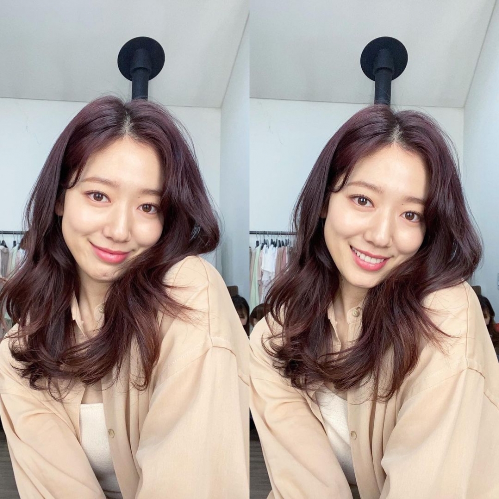 作為韓國最美孕婦,朴信惠的裸妝一直以來都是不少女生的模仿對像。