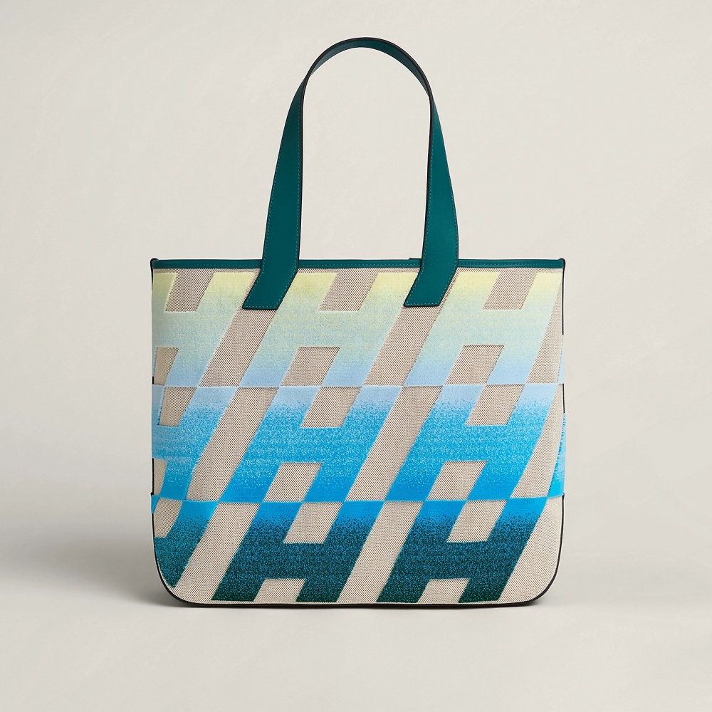 Cabas H en Biais 40 Bag微妙的漸層色調。