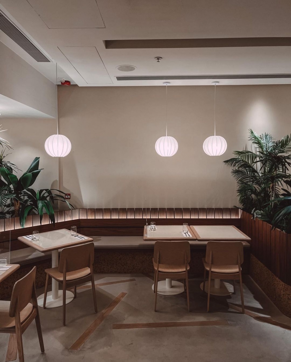 店內的空間帶有著簡約的日式風格。