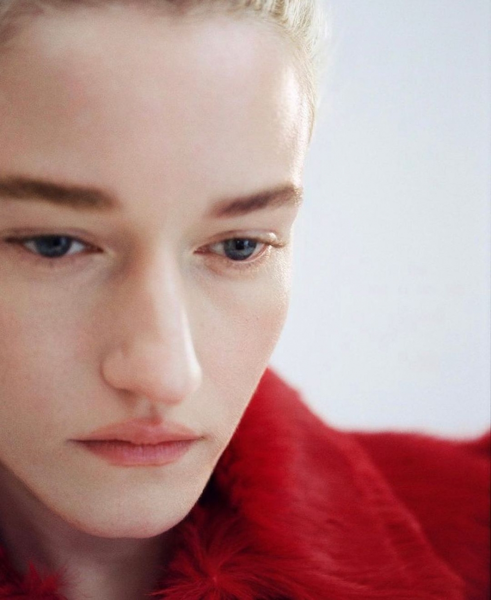 現實版的Julia顏值一直在線，具有精靈感美貌。