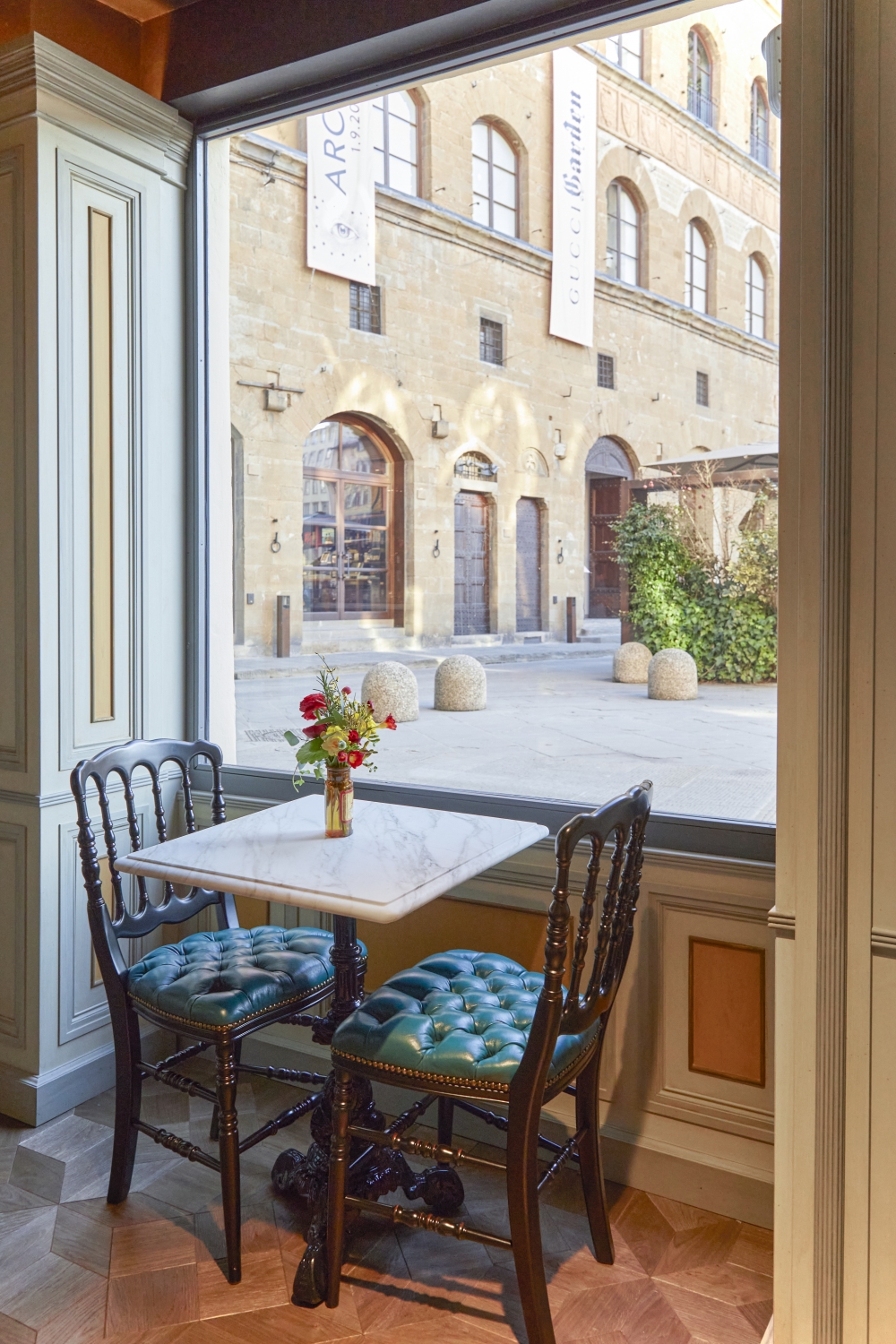 在店內也能欣賞到Merchant logo Piazza della Signoria的景致。