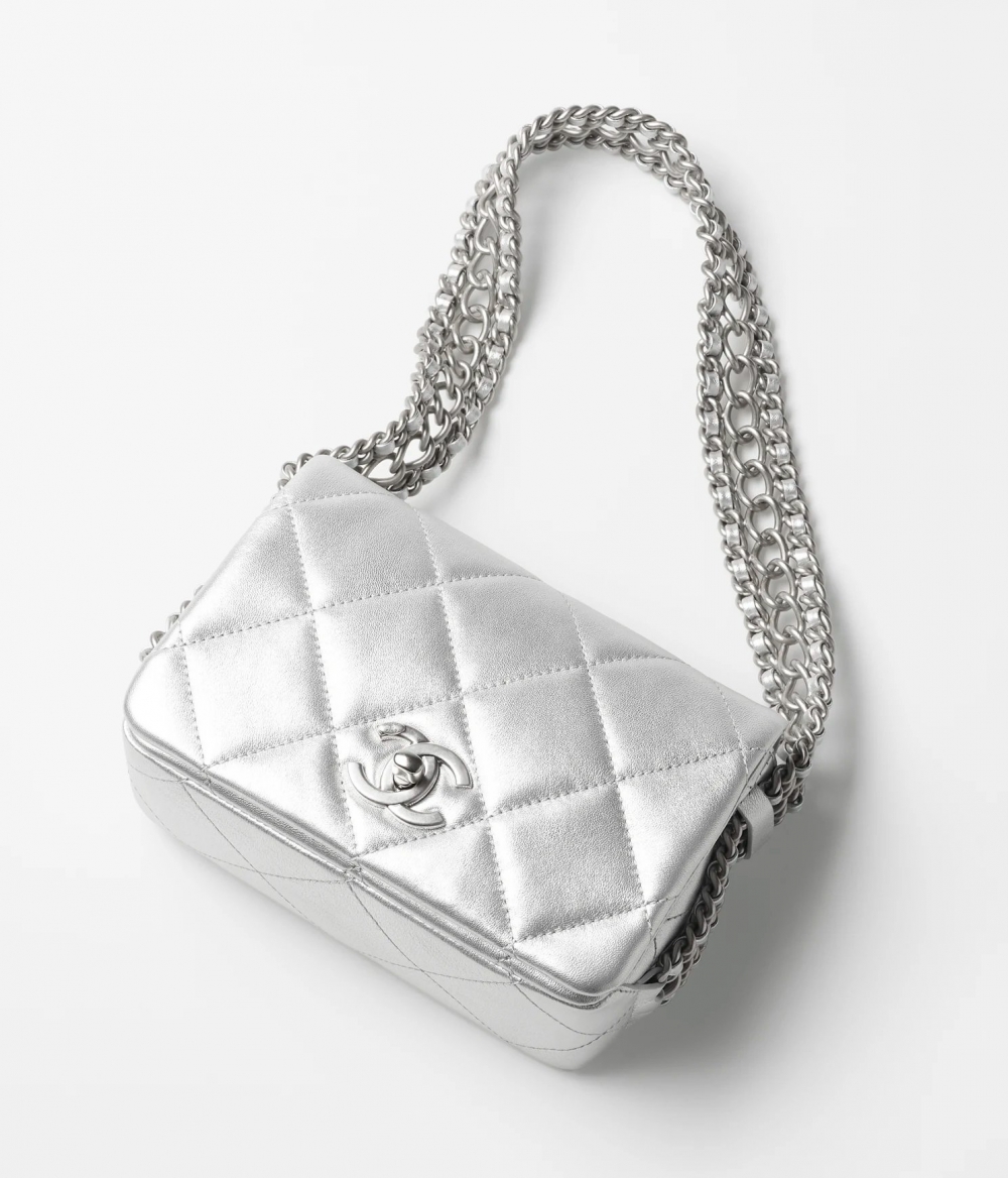 銀色的未來感色調，帶來不同的氣質。