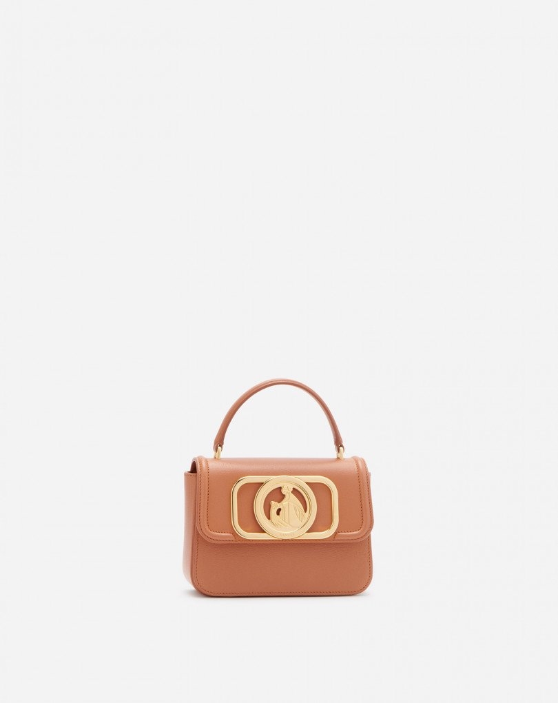 有著搶眼的品牌Logo,讓它充滿氣勢。