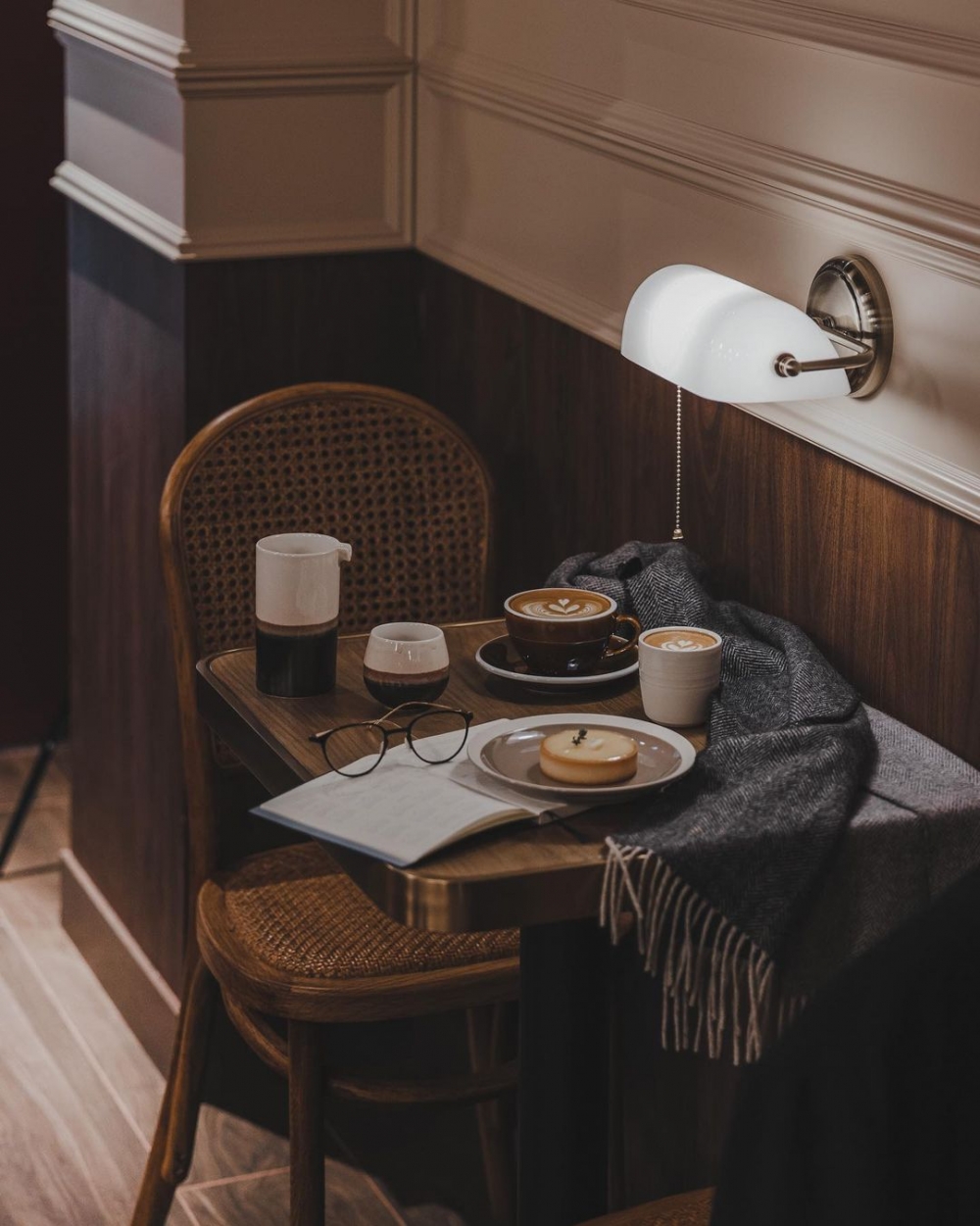 有著氣氛十足的室內座位,見到許多人假日來這邊悠閒用餐。