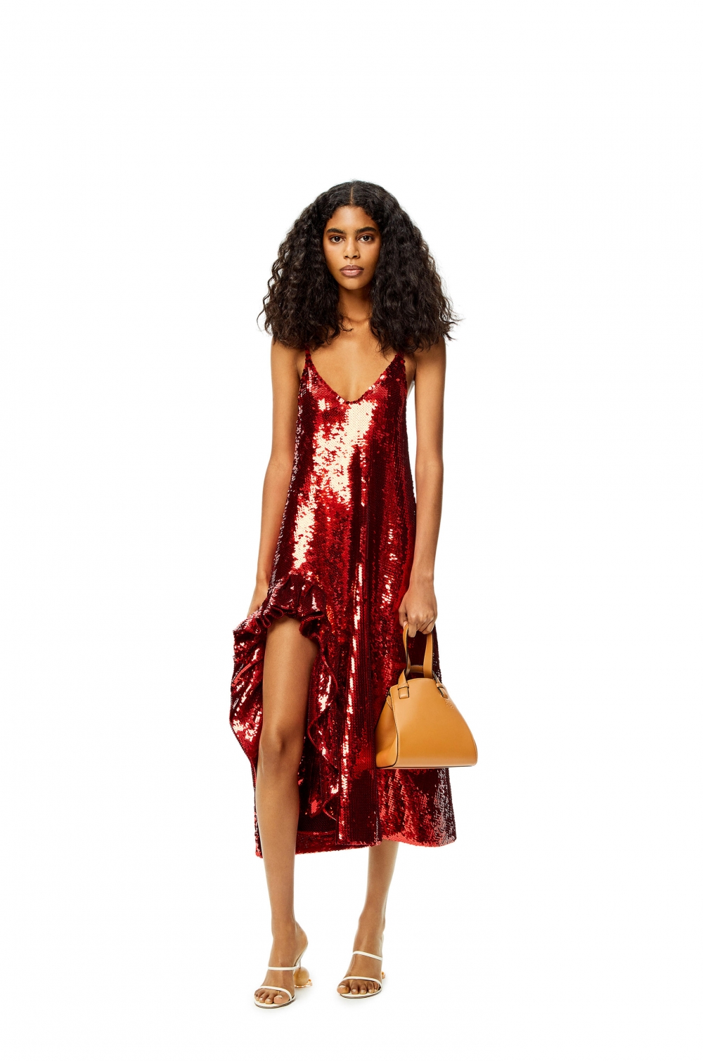 這次新登場的LOEWE Hammock Nugget手袋,是日常中的百搭設計款。