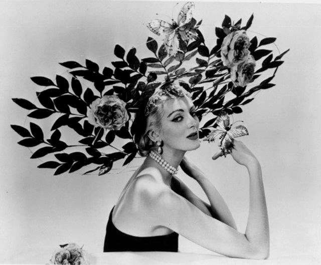 她持續的在模特兒界工作，展現迷人的魅力。