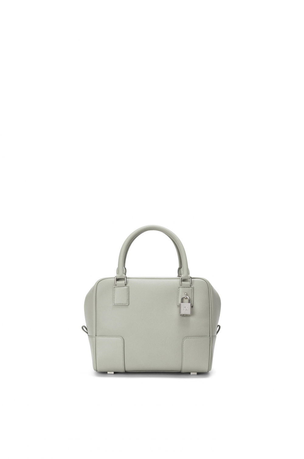 這一款LOEWE Amazona 19 Square Bag in Nappa Calfskin,也推出了高雅的大象灰。