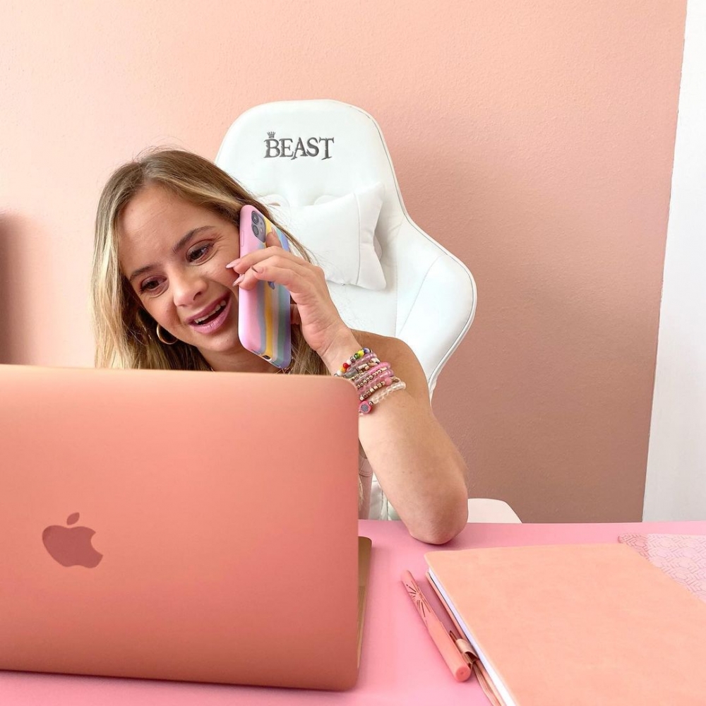 創立自己的品牌Alavett,持續為弱勢族群發聲。