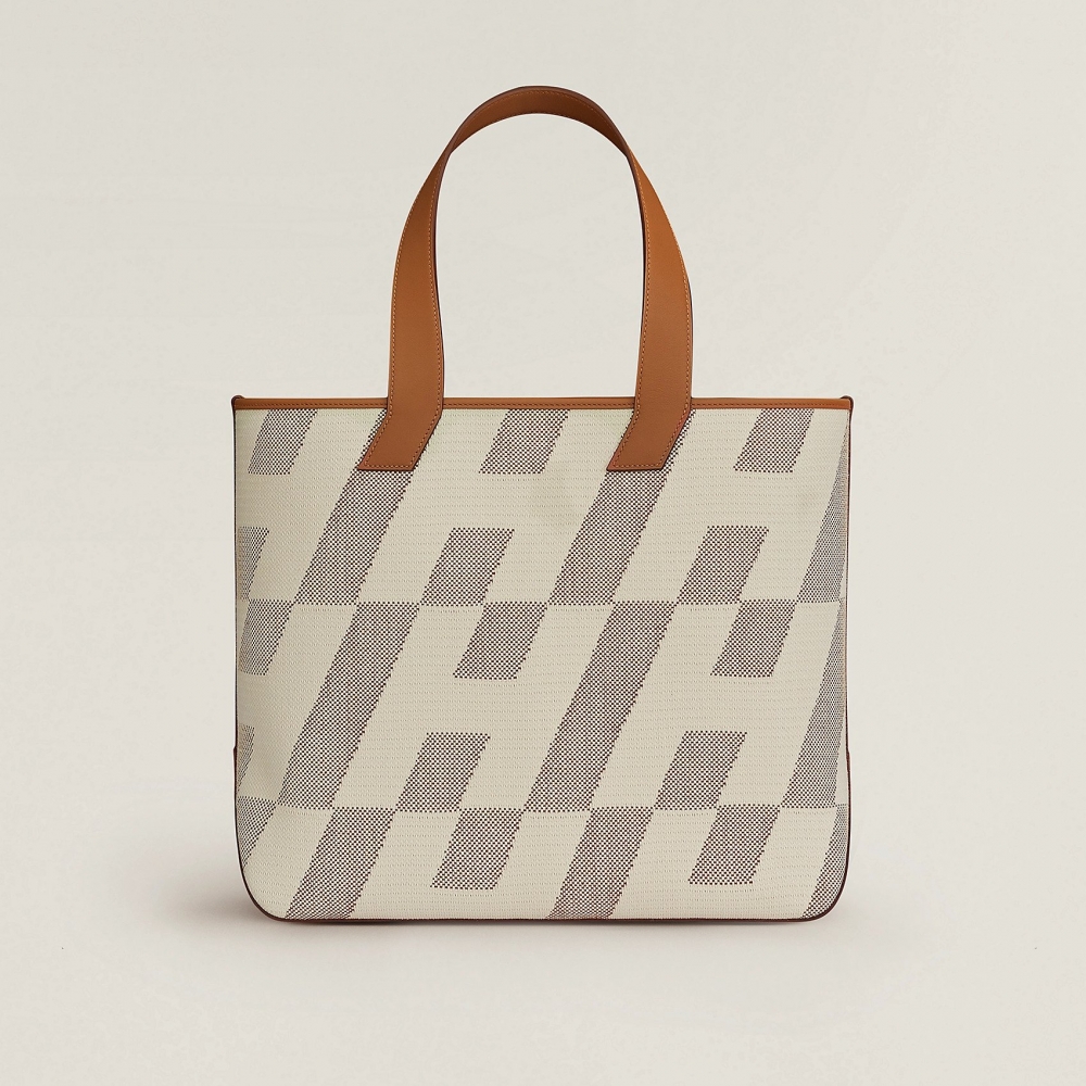 Cabas H en Biais 40 Bag中性質感的褐色調。