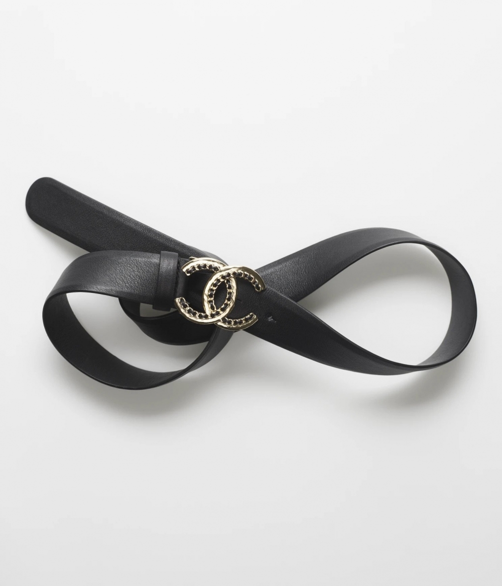 CHANEL Belt細緻迷人的輪廓。