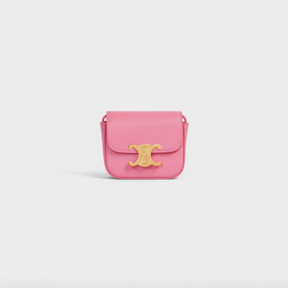 方方正正的時髦迷你手袋,CELINE Mini Triomphe in Skiny Calfskin Flamingo。