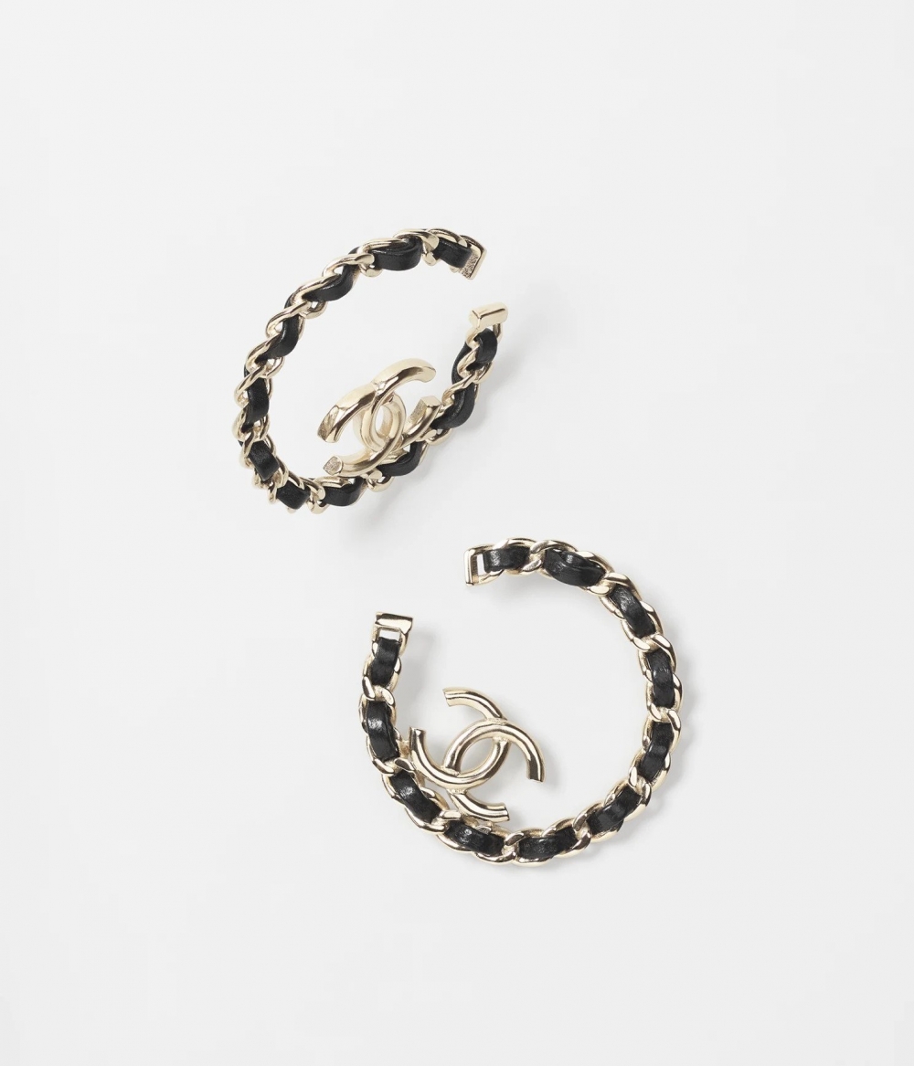 CHANEL猶如CHANEL經典鏈條帶的濃縮版。