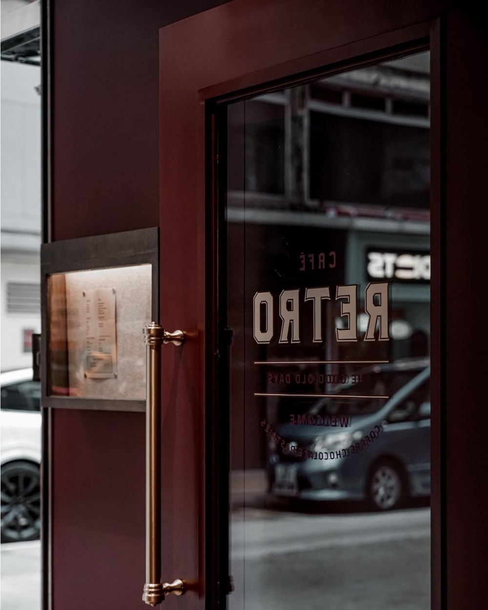 位於灣仔的RETRO Cafe,優美的裝潢令人想進去。