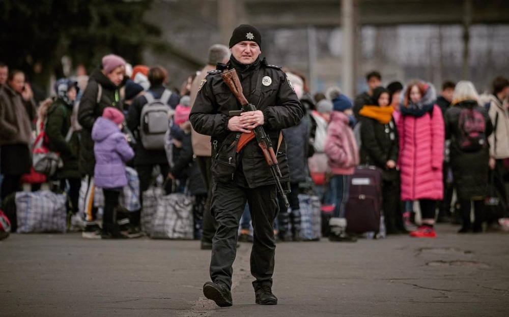 原本平靜的生活,被一聲聲的轟炸聲闖入。