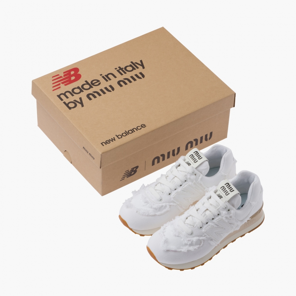 574 New Balance x Miu Miu Denim Sneakers-Ｗhite鞋盒。
