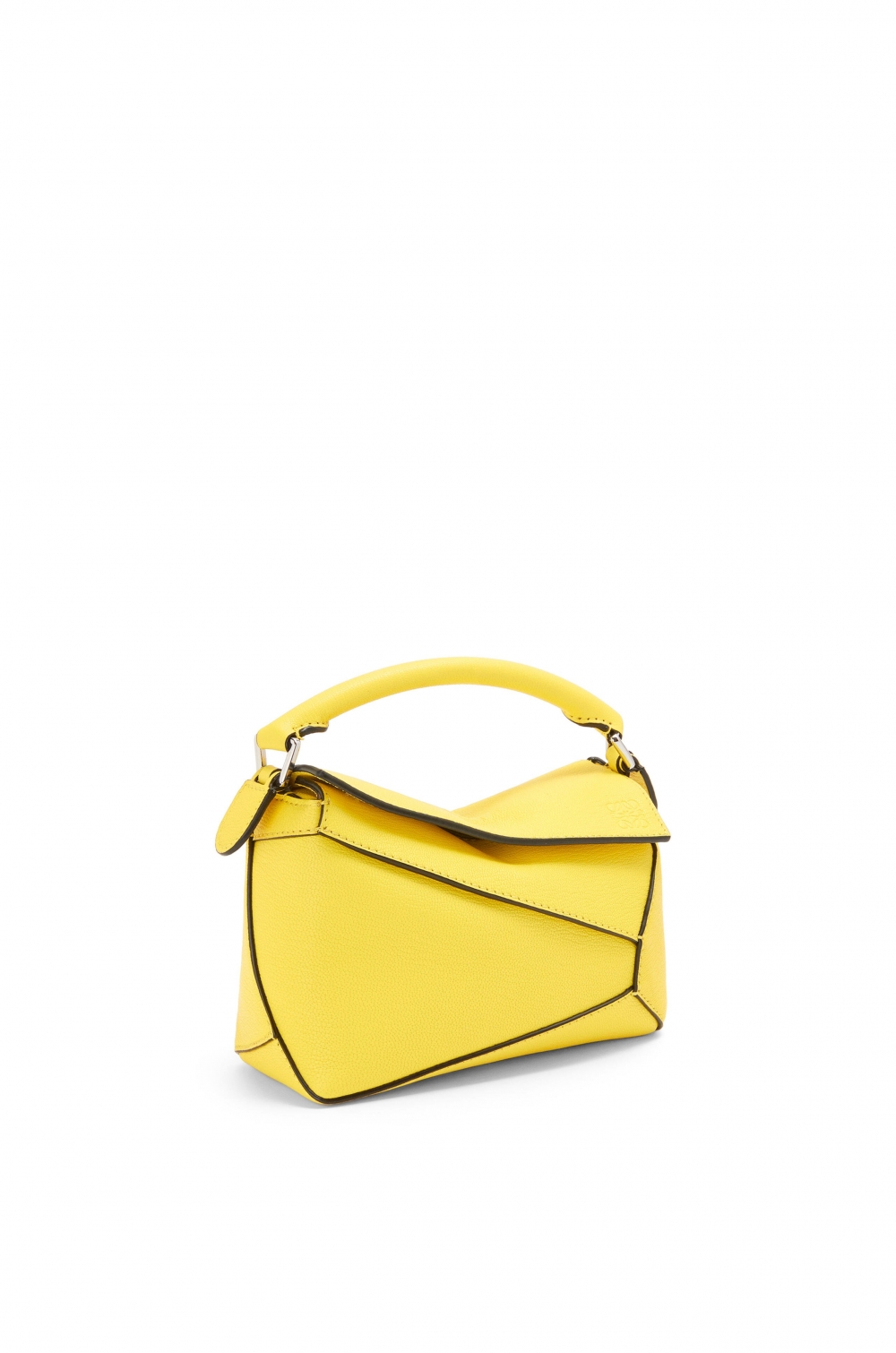 LOEWE Mini Puzzle Edge Bag變奏出不同的驚喜。