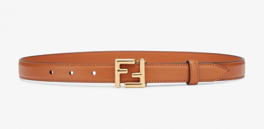 FENDI Belt,採用純原色牛皮,且附上經典的復古鍍金金屬FF釘扣。