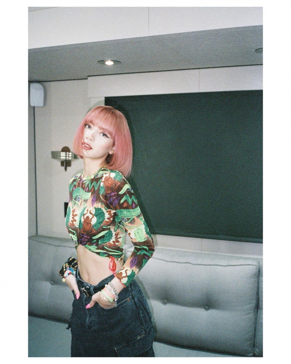欣賞Lisa日常工作、私下生活的模樣。