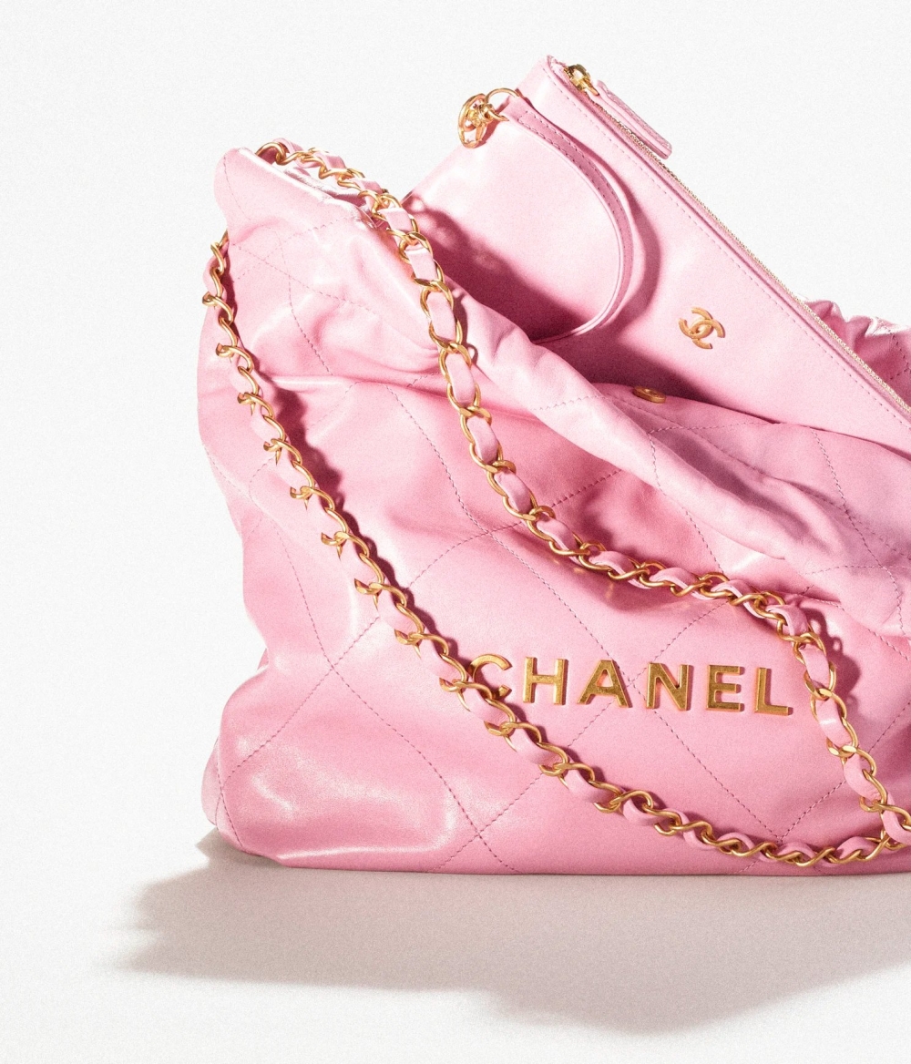 手袋之中，也還有設計多一款拉鏈收納袋。