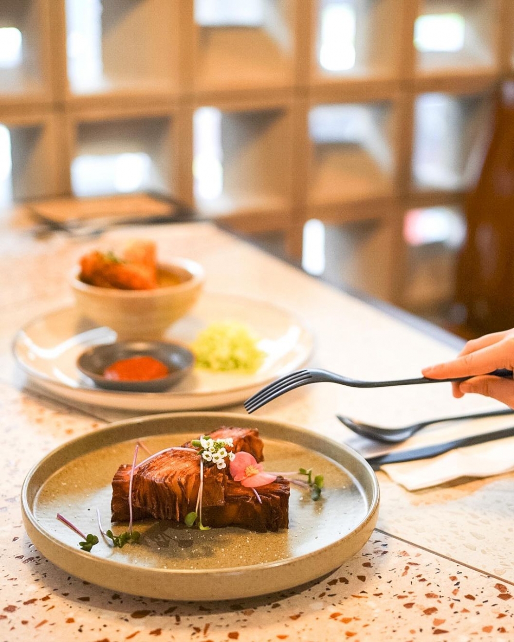 海鹽千層薯，富有層次的口感也非常值得ㄧ試。