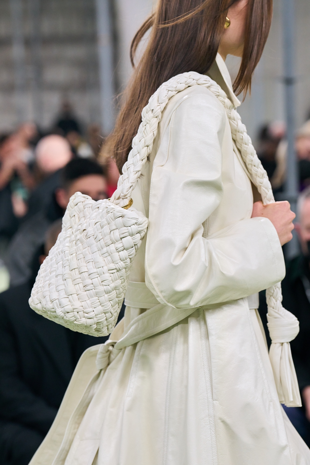 這次在秀場中多次出場的Kalimero已開放預購。