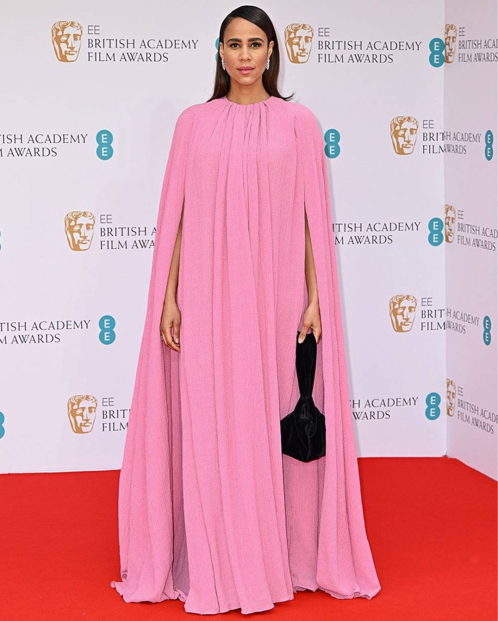 在這次的紅毯上，她選擇了Emilia Wickstead的設計。