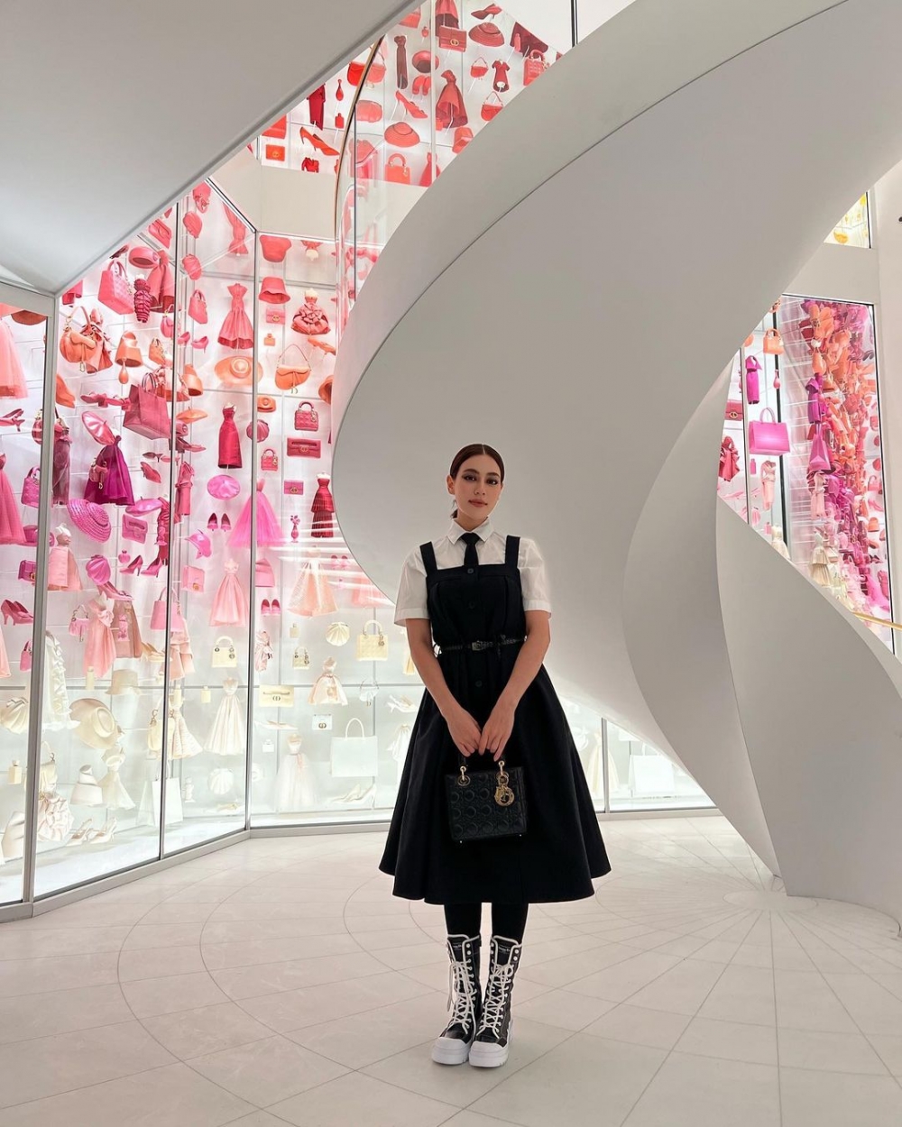 下次造訪時，可能在這座夢幻的樓梯前留下合影。