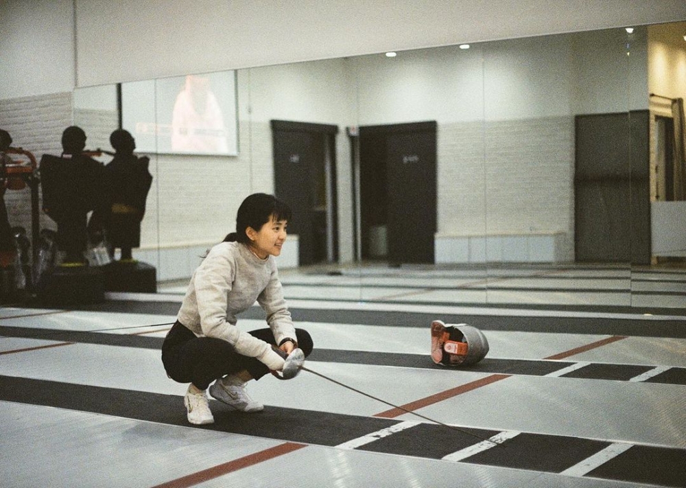 在這次的劇中,她飾演了高中擊劍選手。